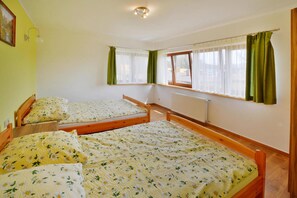2 bedrooms, bed sheets - Comfortable holiday home with a private garden (Sarbinowo)