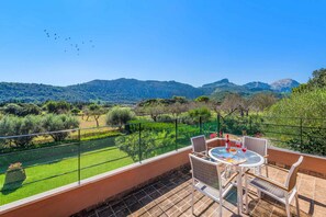 Outdoor dining - Villa Cati - Three Bedroom Villa, Sleeps 6 (Pollença)