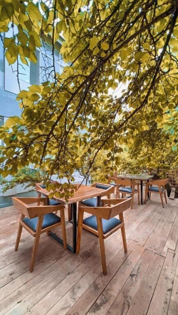 تناول الطعام بالخارج