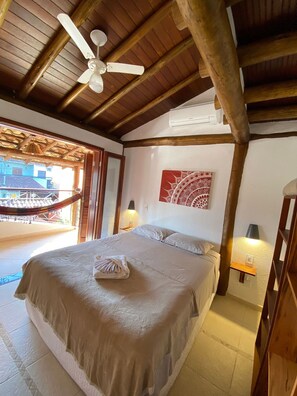 Quarto casal conforto | 1 quarto, roupas de cama antialérgicas, frigobar, escrivaninha
