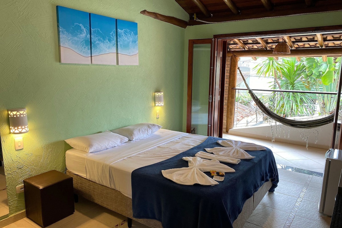 Quarto quádruplo conforto | 1 quarto, roupas de cama antialérgicas, frigobar, escrivaninha