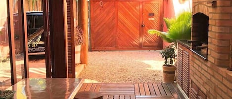 Economy Double Room | Outdoor dining