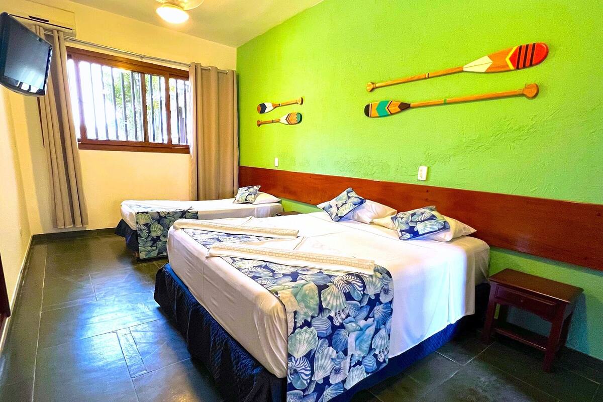 Kamar Comfort | Seprai premium, bantalan ekstra lembut, brankas, dan tirai kedap cahaya