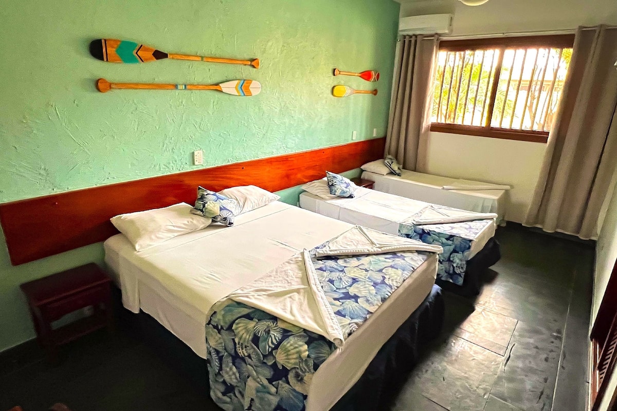 Kamar Comfort | Seprai premium, bantalan ekstra lembut, brankas, dan tirai kedap cahaya