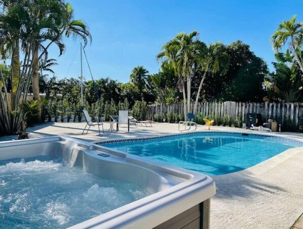 A heated pool - Downtown Fort Lauderdale and Beaches-2401 (Fort Lauderdale)