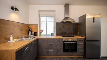 KĂŒhlschrank, Ofen, Herdplatte, GeschirrspĂŒler