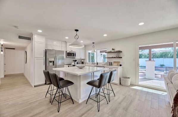 Private kitchen - NEW! Stunning 4Bed In Perfect Location+Heated Pool (Scottsdale)
