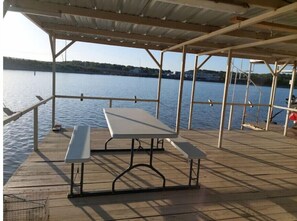 Outdoor dining - Cozy Home on Lake Brownwood  (Brownwood)