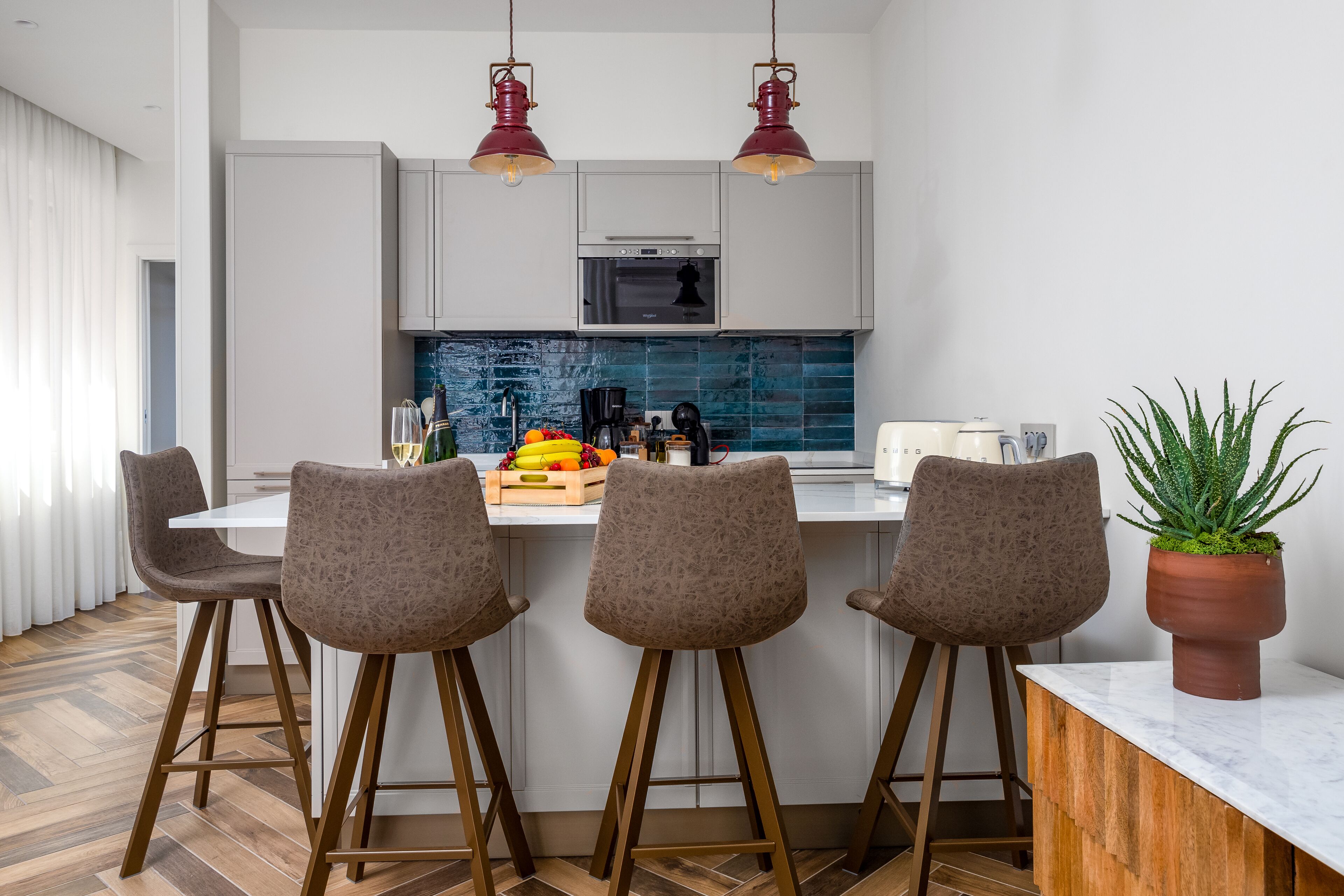 Apartamento exclusivo | Cozinha privada | Geladeira, micro-ondas, fogão, cooktop