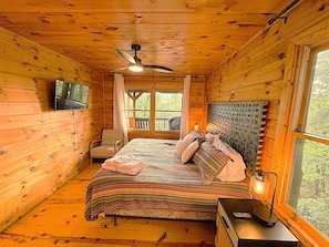 2 bedrooms, iron/ironing board, free WiFi, bed sheets - 🌄Rustic Ellijay Cabin: HotTub, Views, 2 Kings, Quiet Mountain Escape, Pets OK (Ellijay)