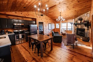 Interior - ❄️ Cozy Winter Retreat: 2 Kings, Hot Tub, Beautiful Mountain Views, Pet OK (Ellijay)