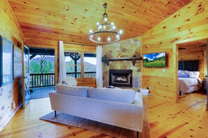 Smart TV, fireplace, books - ❄️ Rustic Winter Escape: 2 King Suites, Hot Tub, Mountain Views, Pet-Friendly (Ellijay)