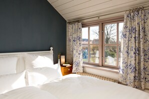 4 Schlafzimmer, Zimmersafe, Bügeleisen/Bügelbrett, Reisekinderbett