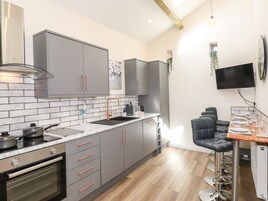 Refrigerador, lavavajillas, tetera/pava eléctrica, tostadora