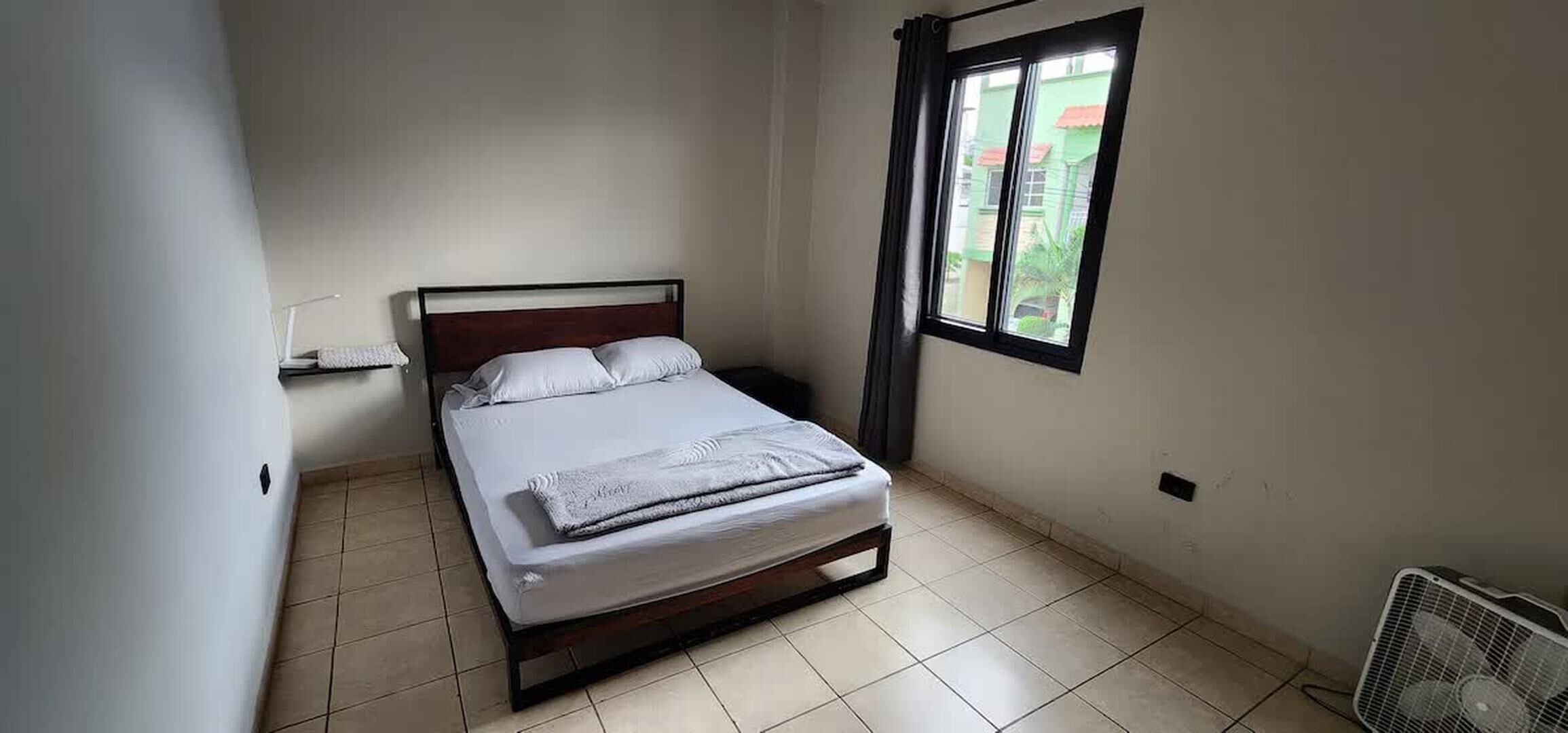 4 dormitorios, escritorio, tabla de planchar con plancha y wifi gratis