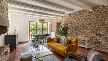 Télévision, chaîne hi-fi