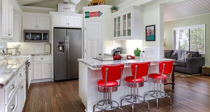 Hollie's Hideaway-Spring Special