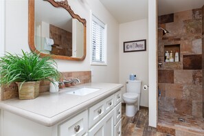 Bathtub, towels - Hollie's Hideaway: 3  BR, 3  BA House in Cambria, Sleeps 6 (Cambria)