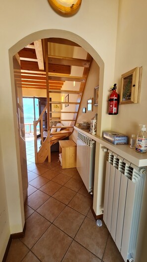 Interior - La Quiete 34 Balcony swimming pool lake view (Tremosine)
