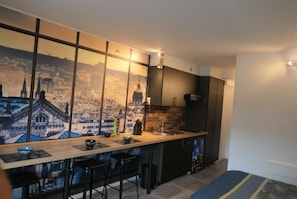 Fridge, microwave, oven, stovetop - Studio 318 Industriel de 22m² + Parking Sécurisé (Carquefou)