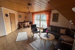 Smart TV, DVD player, stereo - Ferienwohnung Gottlieb Extertal Bösingfeld Erholung für 5 Personen (Extertal)