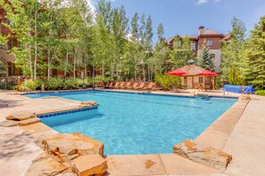 Pool - Arrowhead condo with ski-in/out access, pool, hot tub, tennis court, & W/D (Edwards)
