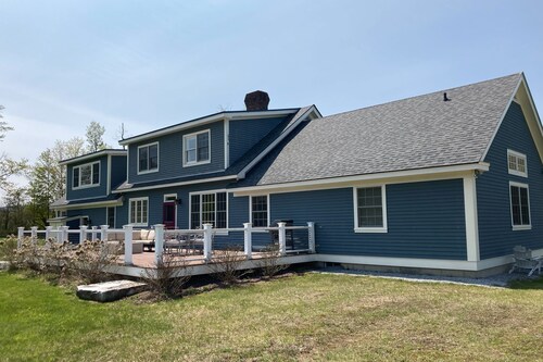 Mountain view home with large yard, lovely deck, pool table & fireplace