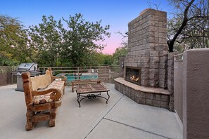 Terrace/patio - Luxury Ventana Canyon Retreat, Hiking, Pools, Tennis and More! (Tucson)