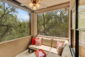 Smart TV, DVD player, books - Luxury Ventana Canyon Retreat, Hiking, Pools, Tennis and More! (Tucson)