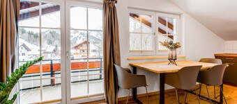 VYLD: Eagle view mountain view and fireplace