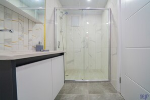 Shower, rainfall showerhead, slippers, towels - Seyir Prestij (Kayseri)