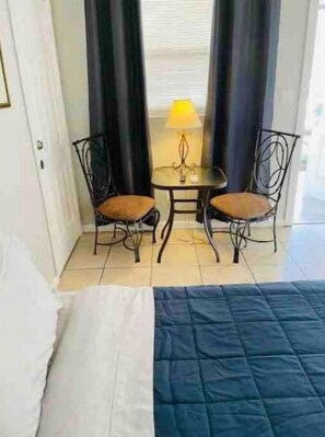 1 quarto, escrivaninha, Wi-Fi