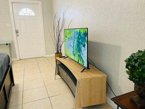 1 slaapkamer, een bureau, wifi