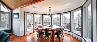 Spa / Private Beach / Pool Table / Lakefront