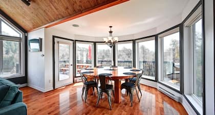 Spa / Private Beach / Pool Table / Lakefront