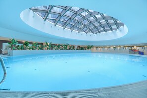 Indoor pool, open 7:00 AM to 10:00 PM, free cabanas, sun loungers - MARGI Ether Apartment (Szczecin)