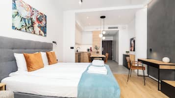 Deluxe Apartment | 1 bedroom, iron/ironing board, free WiFi, bed sheets