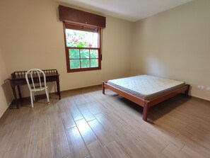 3 slaapkamers, een strijkplank/strijkijzer, wifi