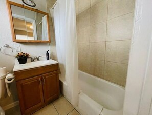Shower - Cozy 1 bedroom E Central Downtown Fort Lauderdale (Fort Lauderdale)