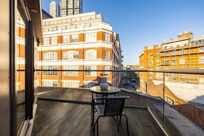 Property grounds - 1 Bed Apartment with Balcony in Dingley (London)