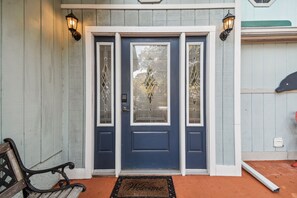 Exterior detail - NEW! Manatee Cove Main House Star5Vacations (Weeki Wachee)