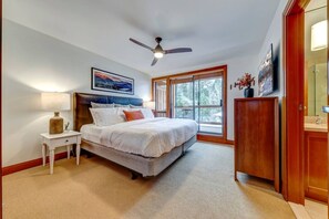 3 bedrooms, desk, iron/ironing board, travel cot - 4BD/3BA Village Townhome/Private Hot Tub (Whistler)