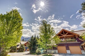 Exterior - 4BD/3BA Village Townhome/Private Hot Tub (Whistler)