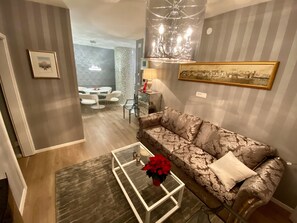 Smart TV - Top location, stylish apartment, city center, nearby parking, bus/train station (Ljubljana)