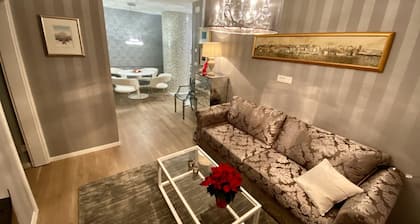 Top Location, Stylish Apartment, City Center, Nearby Parking, Bus/train Station