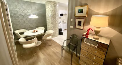 Top Location, Stylish Apartment, City Center, Nearby Parking, Bus/train Station