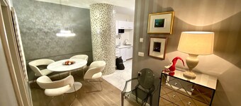 Top Location, Stylish Apartment, City Center, Nearby Parking, Bus/train Station