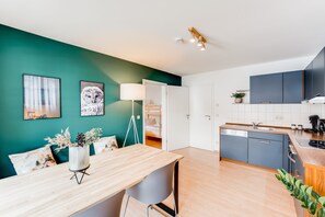Fridge, oven, stovetop, dishwasher