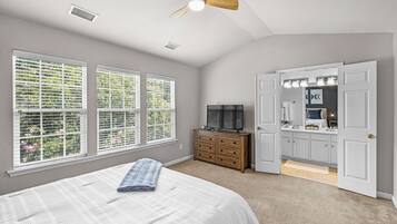 3 bedrooms, desk, iron/ironing board, WiFi