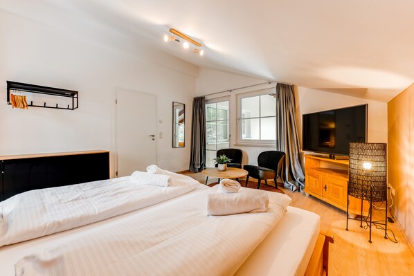 1 bedroom, travel crib, free WiFi, bed sheets - VYLD: Foxhole with mountain view (Bad Hindelang)